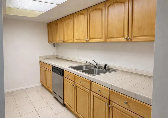 Photo 3 of Townhouse for sale at 1294 White Pine Dr #1294, Wellington, FL 33414 | MLS# F10549624 | Listing updated on 2026-09-23