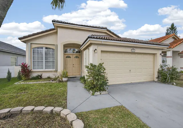 Photo 2 of Single family home for sale at 765 Lake Wellington Dr, Wellington, FL 33414 | MLS# R11160531 | Listing updated on 2026-09-23