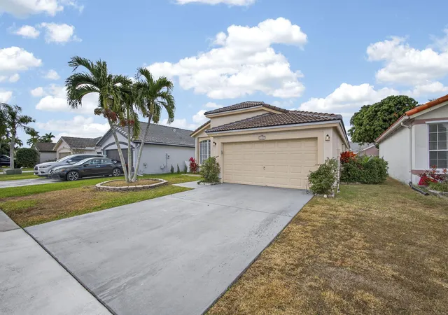 Photo 3 of Single family home for sale at 765 Lake Wellington Dr, Wellington, FL 33414 | MLS# R11160531 | Listing updated on 2026-09-23