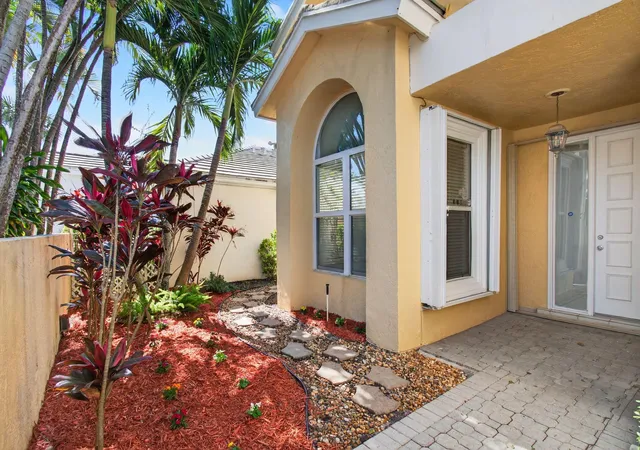 Homes for sale in Boca Raton, FL | 7848 Travlers Tree Dr, Boca Raton, FL 33433 | MLS# R11160571