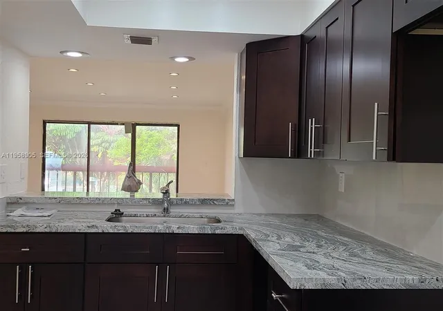 4th image of 4020 Del Rio Wy, Sunrise, FL 33351 | MLS# A11958905