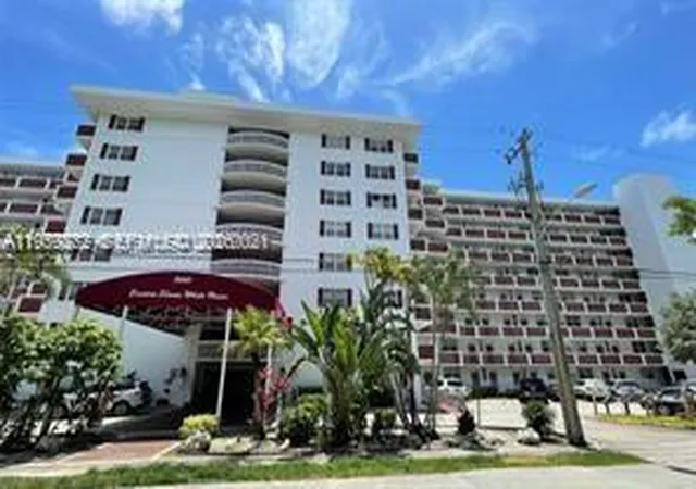 Homes for sale in North Miami Beach, FL | 3660 Ne 166th St #611, North Miami Beach, FL 33160 | MLS# A11959232