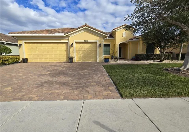 Photo 1 of Single family home for sale at 2095 Nw Diamond Crk Way, Jensen Beach, FL 34957 | MLS# F10550127 | Listing updated on 2026-10-02