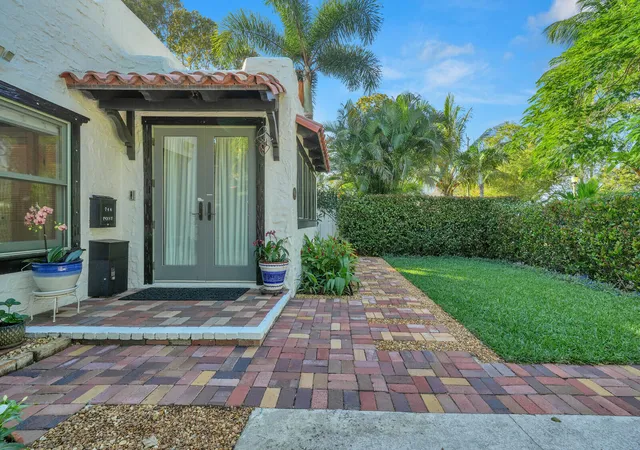 Photo 2 of Single family home for sale at 744 Penn St, West Palm Beach, FL 33401 | MLS# R11160778 | Listing updated on 2026-09-23