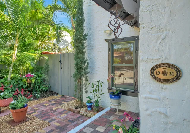 Photo 3 of Single family home for sale at 744 Penn St, West Palm Beach, FL 33401 | MLS# R11160778 | Listing updated on 2026-09-23