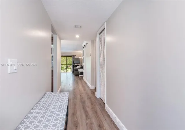 Homes for sale in Weston, FL | 402 Lakeview Dr, Weston, FL 33326