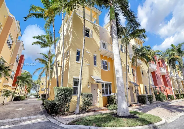 Homes for sale in Lighthouse Point, FL | 2318 Vintage Dr #2318, Lighthouse Point, FL 33064 | MLS# A11959222