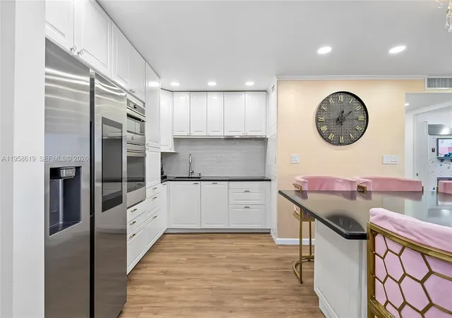 2nd image of 600 Three Islands Blvd #604, Hallandale Beach, FL 33009 | MLS# A11958619