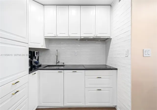5th image of 600 Three Islands Blvd #604, Hallandale Beach, FL 33009 | MLS# A11958619