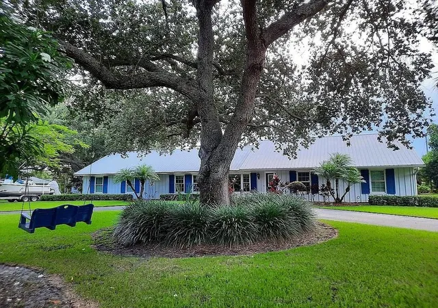 Photo 4 of Single family home for sale at 155 31st Avenue, Vero Beach, FL 32968 | MLS# F10549537 | Listing updated on 2026-09-23