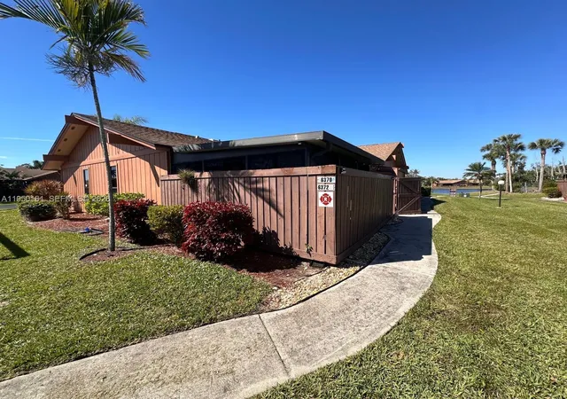 Homes for sale in Fort Myers, FL | 6370 Royal Woods Dr, Fort Myers, FL 33908 | MLS# A11950161