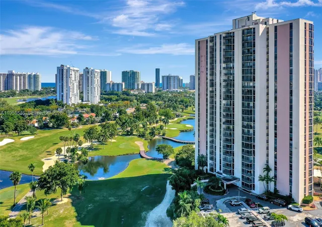 2nd image of 20379 W Country Clb Dr, Aventura, FL 33180