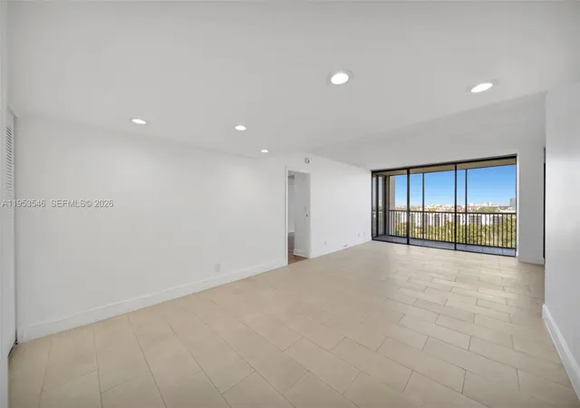 3rd image of 20379 W Country Club Dr #1232, Aventura, FL 33180 | MLS# A11953546