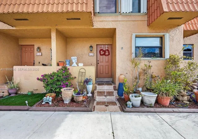 2nd image of 9125 Limetree Ln #168, Pembroke Pines, FL 33024 | MLS# A11959836