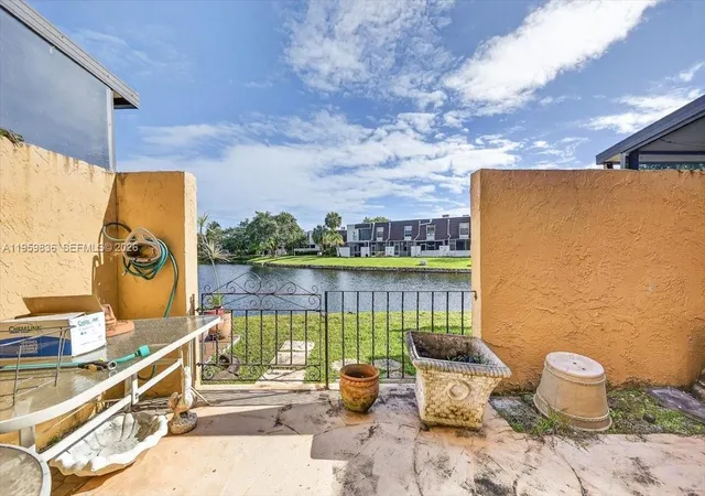 3rd image of 9125 Limetree Ln, Pembroke Pines, FL 33024