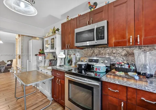 5th image of 9125 Limetree Ln, Pembroke Pines, FL 33024