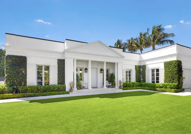Photo 1 of Single family home for sale at 208 Sandpiper Dr, Palm Beach, FL 33480 | MLS# R11161065 | Listing updated on 2026-09-24