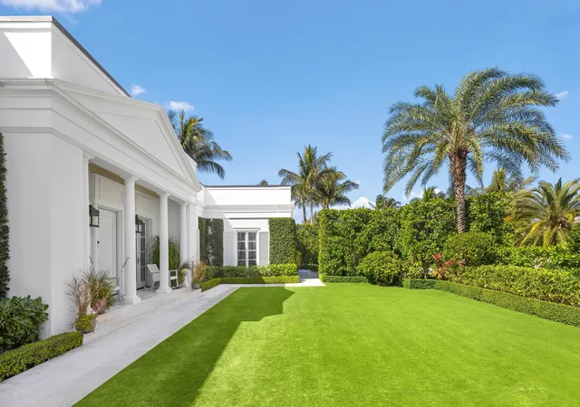 Photo 3 of Single family home for sale at 208 Sandpiper Dr, Palm Beach, FL 33480 | MLS# R11161065 | Listing updated on 2026-09-24