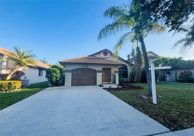4th image of 4176 Nw 5Th Dr, Deerfield Beach, FL 33442 | MLS# A11960377