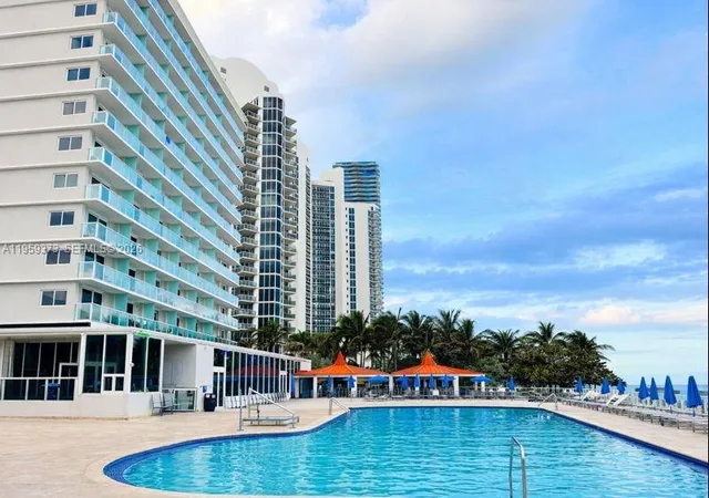 2nd image of 19201 Collins Ave #707, Sunny Isles Beach, FL 33160 | MLS# A11959373