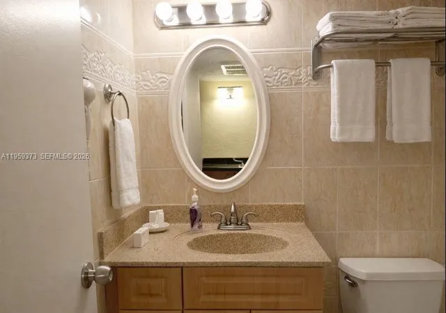 4th image of 19201 Collins Ave #707, Sunny Isles Beach, FL 33160 | MLS# A11959373
