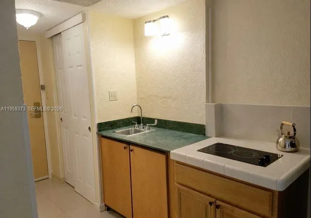 5th image of 19201 Collins Ave #707, Sunny Isles Beach, FL 33160 | MLS# A11959373