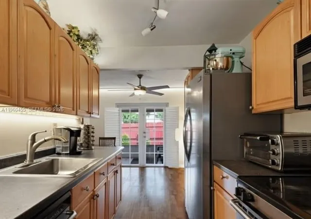 5th image of 8069 Sw 19Th Ct, Davie, FL 33324 | MLS# A11960455
