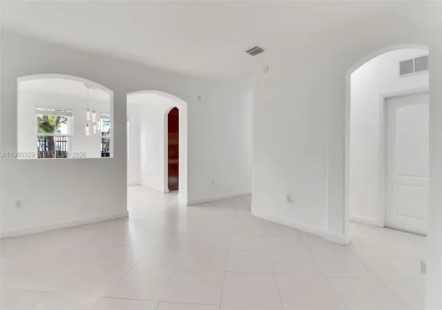 3rd image of 11321 Nw 84Th St, Doral, FL 33178 | MLS# A11960329