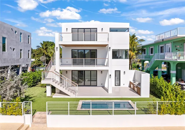 1st image of 124 Orchid St, Plantation Key, FL 33070 | MLS# A11959736
