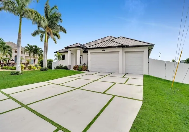 Homes for sale in Cape Coral, FL | 1726 Sw 36Th Ter,, Cape Coral, FL 33914 | MLS# A11960659
