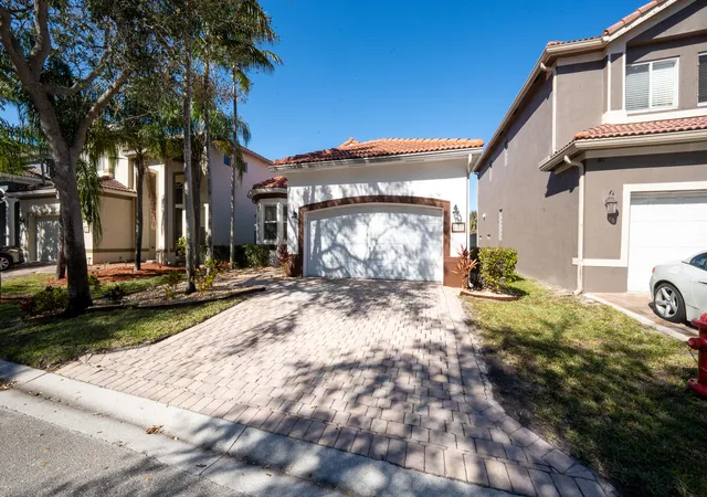 Photo 2 of Single family home for sale at 1107 Ctr Stone Ln, Riviera Beach, FL 33404 | MLS# R11161827 | Listing updated on 2026-09-23