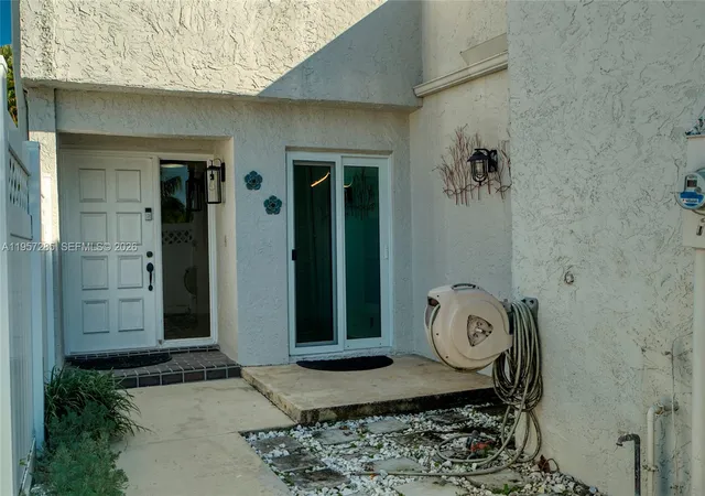3rd image of 6768 Canary Palm Cir, Boca Raton, FL 33433 | MLS# A11957285