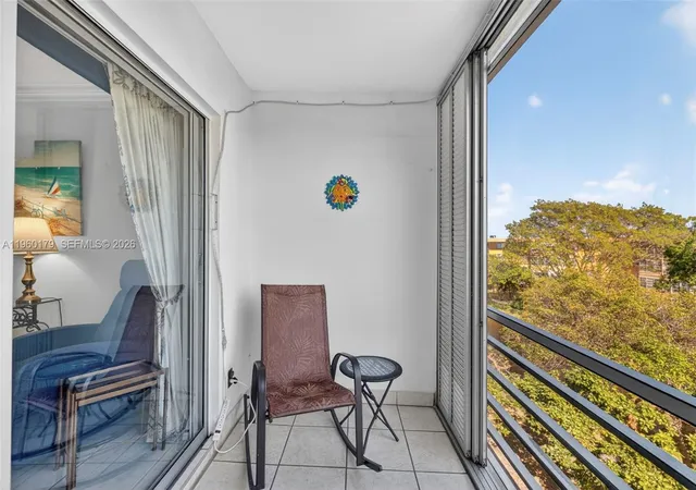5th image of 2900 Nw 47Th Ter #405B, Lauderdale Lakes, FL 33313 | MLS# A11960179