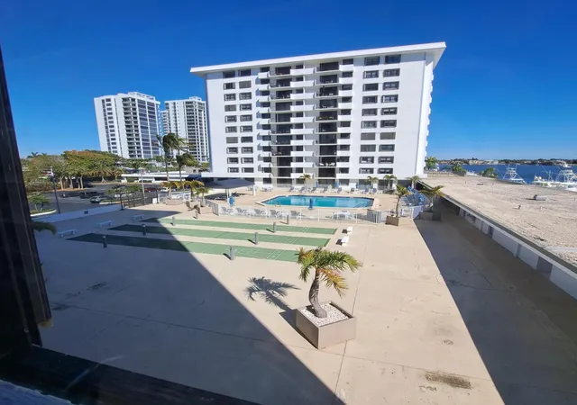 Homes for sale in North Palm Beach, FL | 1200 Marine Wy #202, North Palm Beach, FL 33408 | MLS# R11162298