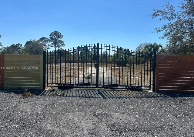 2nd image of 648 Hunting Club Ave, Clewiston, FL 33440 | MLS# A11962350