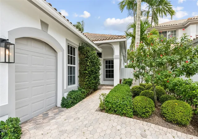 Photo 2 of Single family home for sale at 2602 Players Ct, Wellington, FL 33414 | MLS# F10548760 | Listing updated on 2026-09-23