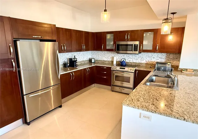 5th image of 19900 E Country Club Dr #TS03, Miami, FL 33180 | MLS# A11960805