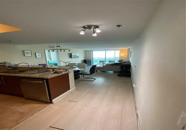 3rd image of 2681 N Flamingo Rd #1105S, Sunrise, FL 33323 | MLS# A11962766