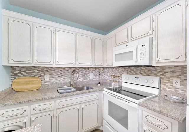 5th image of 3322 Cynthia Ln #102, Lake Worth Beach, FL 33461 | MLS# R11162471