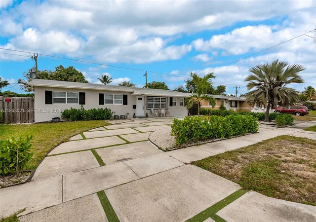 2nd image of 200 Sw 69th Ter, Pembroke Pines, FL 33023 | MLS# A11963021