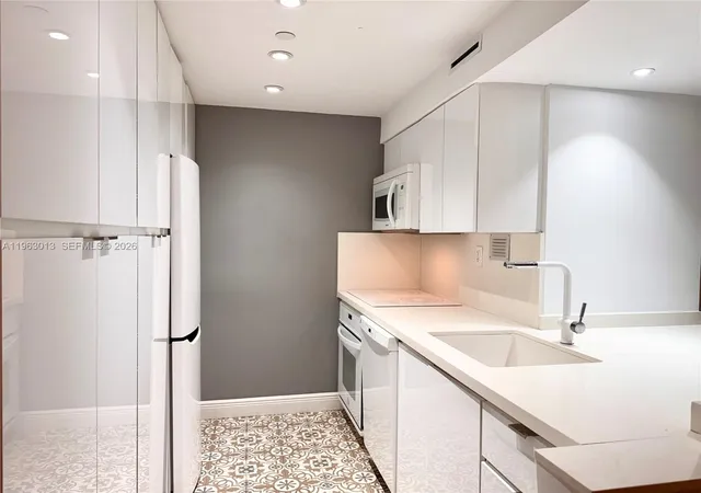 4th image of 1200 W Ave 1418 #1418, Miami Beach, FL 33139 | MLS# A11963013