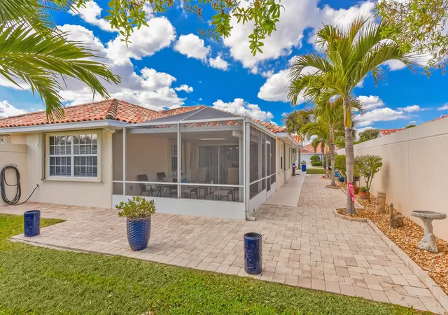 Photo 2 of Single family home for sale at 8285 Se Double Tree Dr, Hobe Sound, FL 33455 | MLS# R11162713 | Listing updated on 2026-10-08