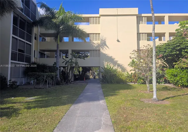 Homes for sale in Miami, FL | 940 Ne 199th St #114, Miami, FL 33179 | MLS# A11963650