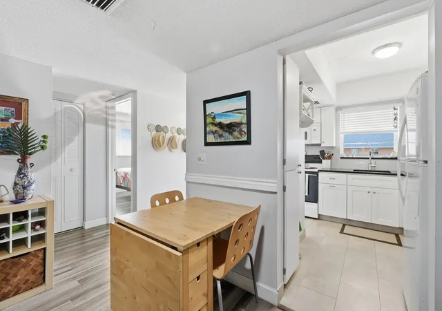 Photo 3 of Sale Pending at 18081 Se Country Clb Dr #6-60, Jupiter, FL 33469 | MLS# R11162856 | Listing updated on 2026-09-12