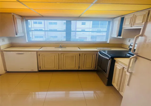 4th image of 4046 Nw 19Th St #203, Lauderhill, FL 33313 | MLS# F10551701