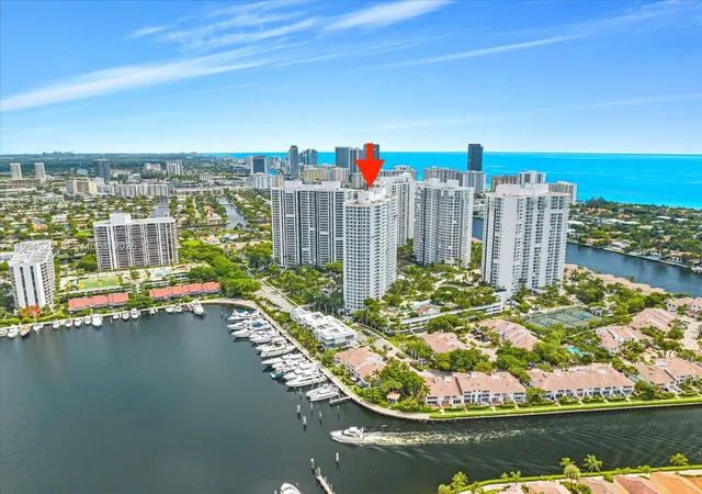 5th image of 21055 Yacht Club Dr #802, Ojus, FL 33180 | MLS# A11964625