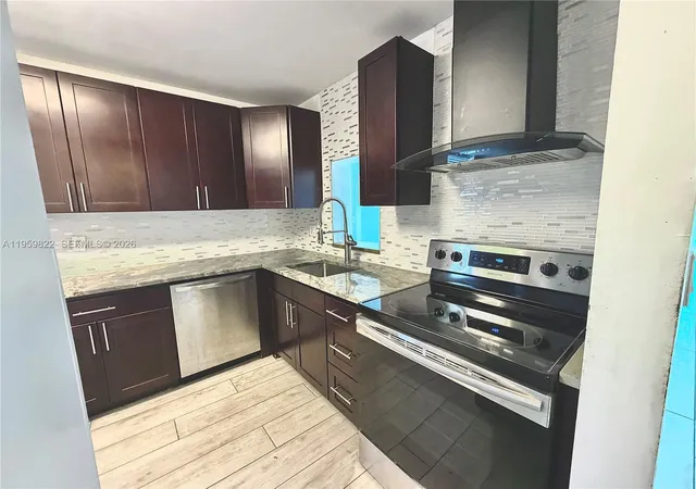 5th image of 3660 Ne 166Th St #301 +40' Deeded Dock, North Miami Beach, FL 33160 | MLS# A11959822