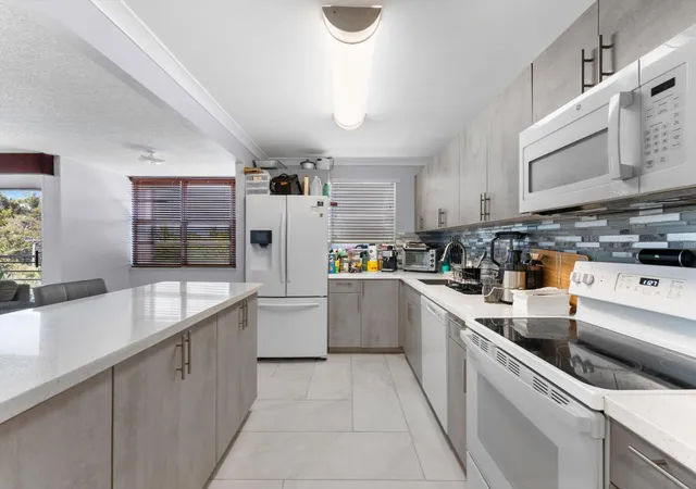 Photo 2 of Condo for sale at 2751 Taft St #403, Hollywood, FL 33020 | MLS# R11163036 | Listing updated on 2026-10-06
