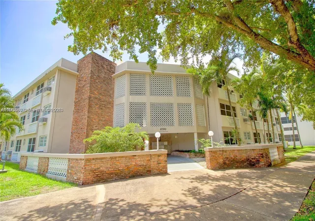 2nd image of 6580 Santona St, Coral Gables, FL 33146