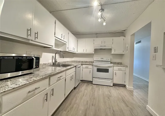 3rd image of 1470 Ne 125Th Ter #210, North Miami, FL 33161 | MLS# A11964498